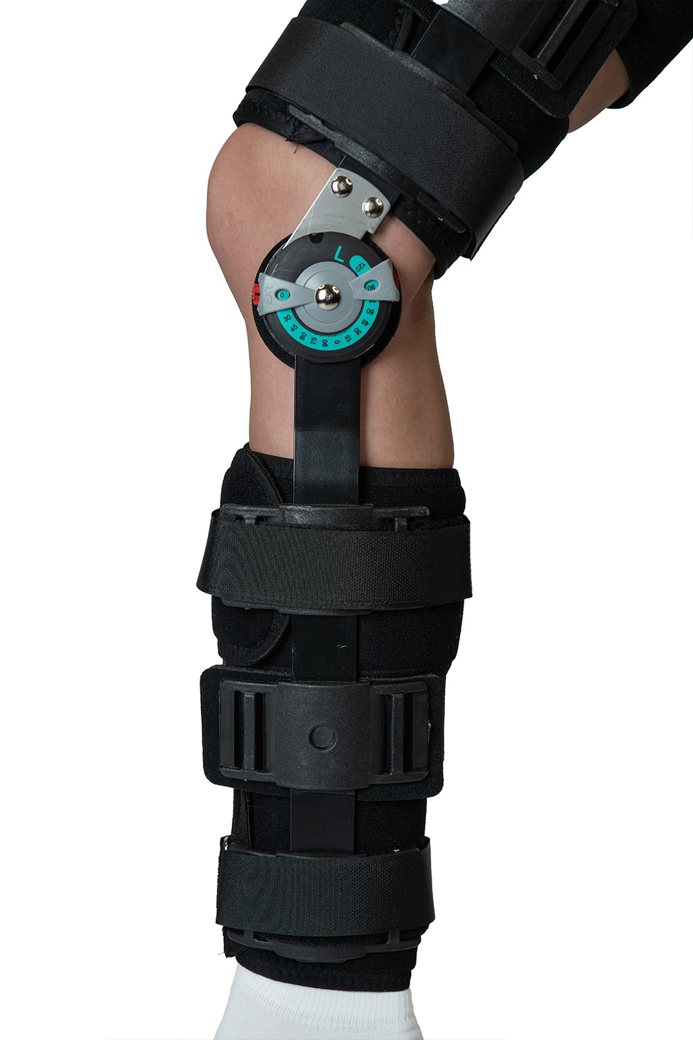 Ортез для коленного сустава, регулируемый по углу наклона