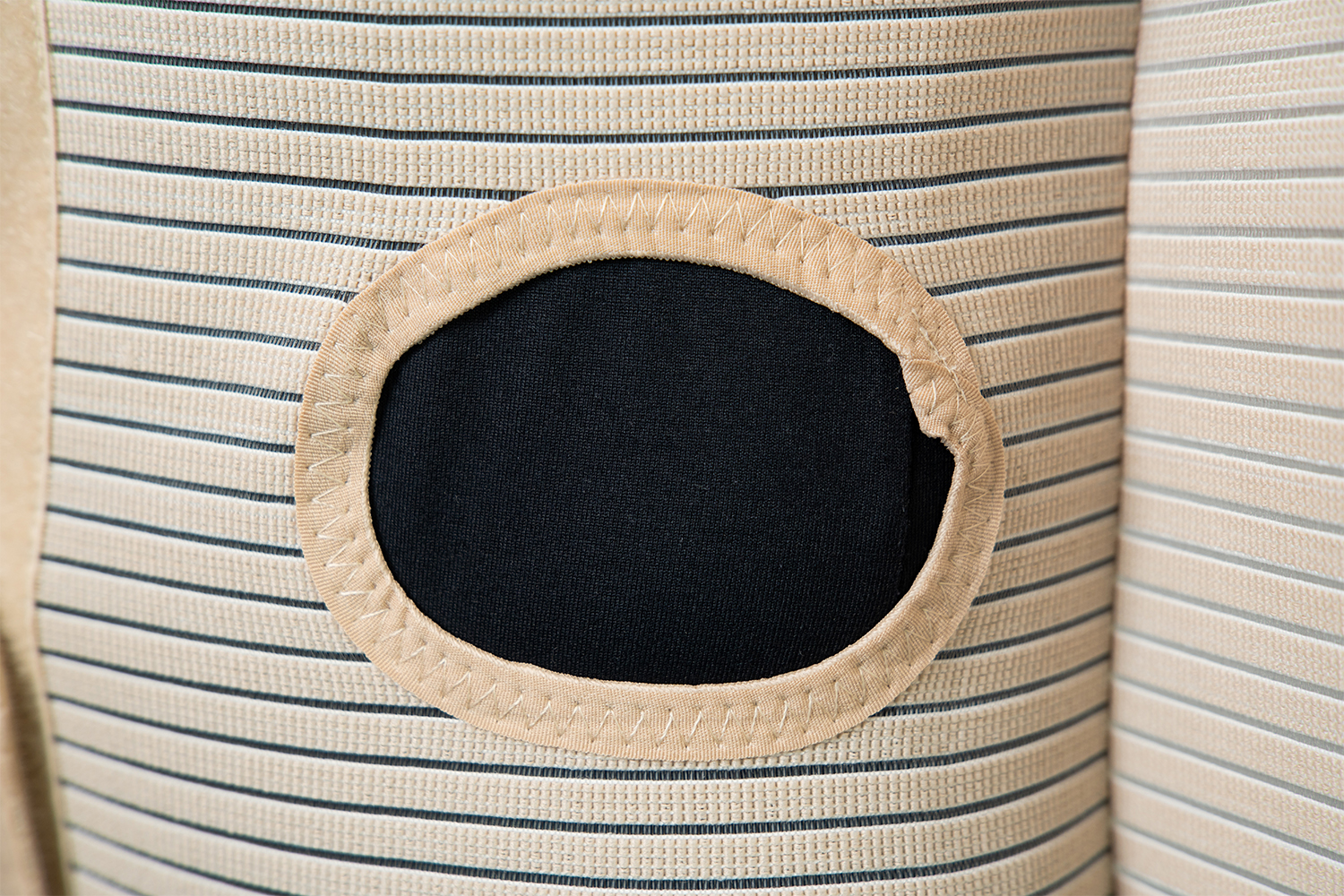 Брюшной бандаж для колостомического мешка высотой 26 см.