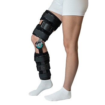 Ортез для коленного сустава, регулируемый по углу наклона